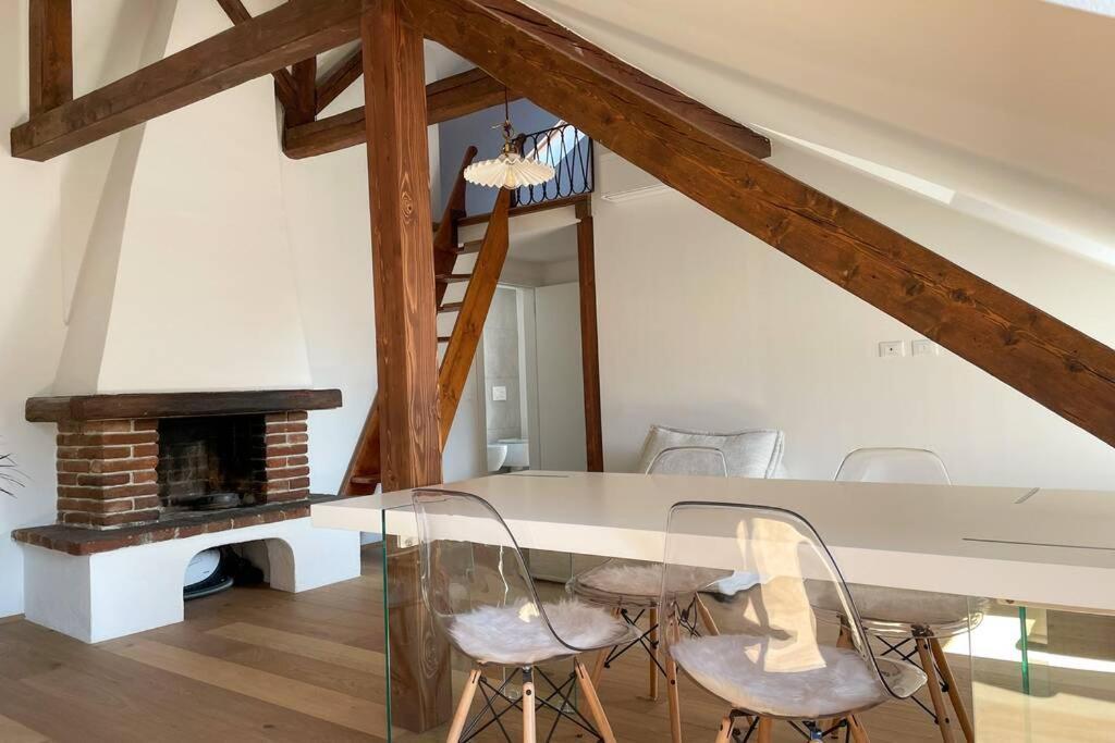 Design Apartment In The Heart Of Bolzano Luaran gambar